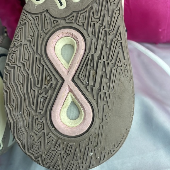 (B)‎ Nike Kyrie Infinity Leopard Print Basketball Shoes Iron Ore Light W, Size 9 - Picture 15 of 16